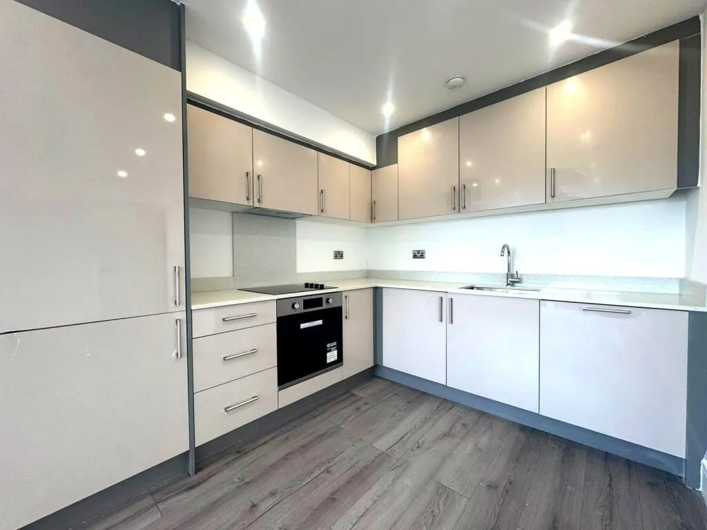 2 bed flat to rent — High Street, Swanley BR8
