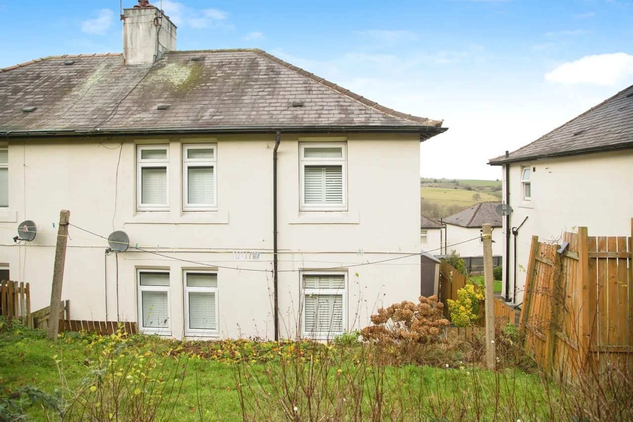 3 bed house for sale — Banksville, Holmfirth