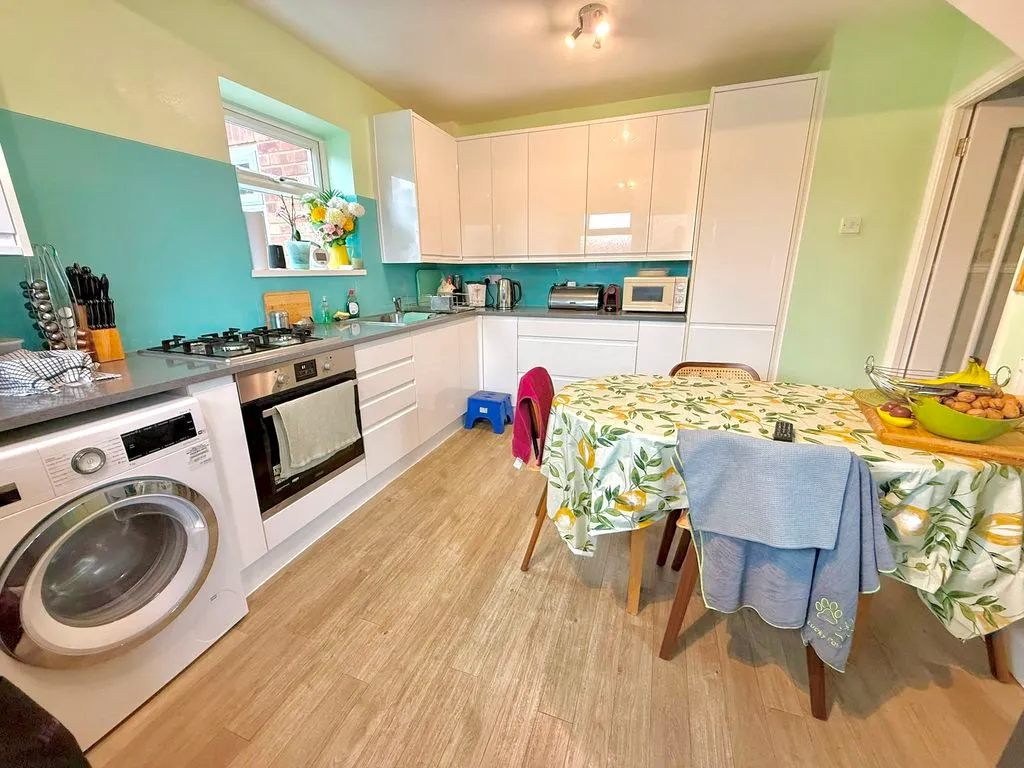 Duncombe Drive, Dunstable LU5 4QZ, photo 9
