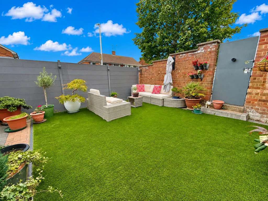 Duncombe Drive, Dunstable LU5 4QZ, photo 17