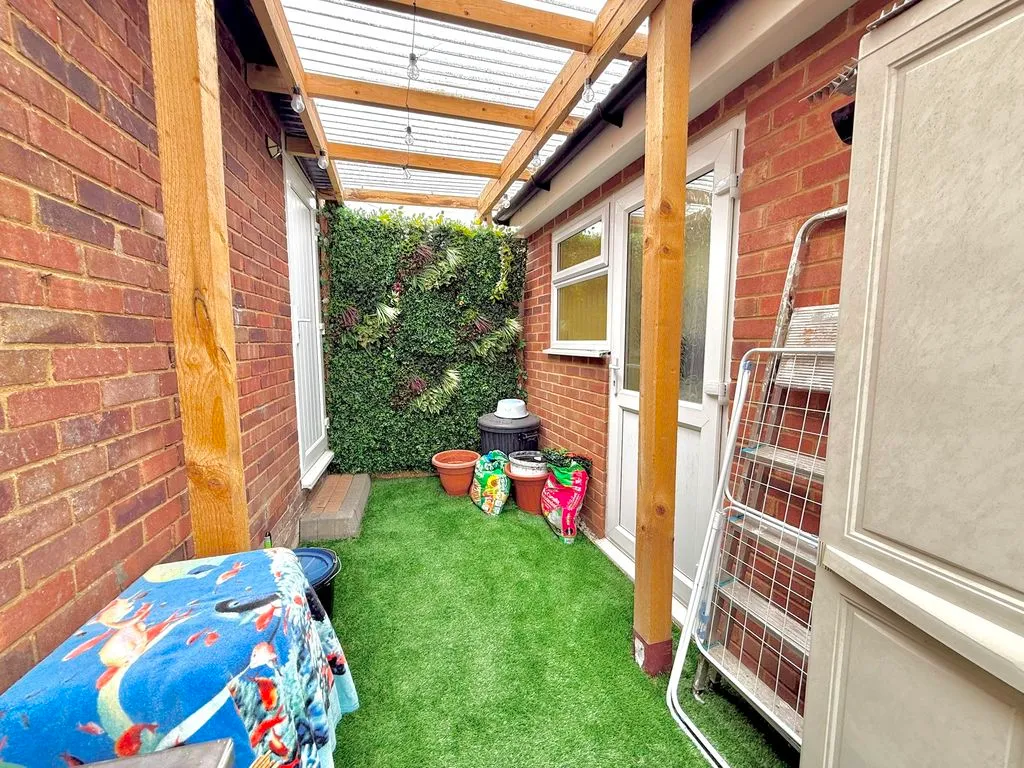 Duncombe Drive, Dunstable LU5 4QZ, photo 15