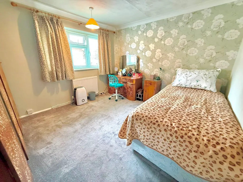 Duncombe Drive, Dunstable LU5 4QZ, photo 6