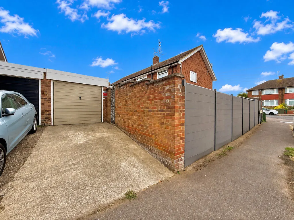 Duncombe Drive, Dunstable LU5 4QZ, photo 20
