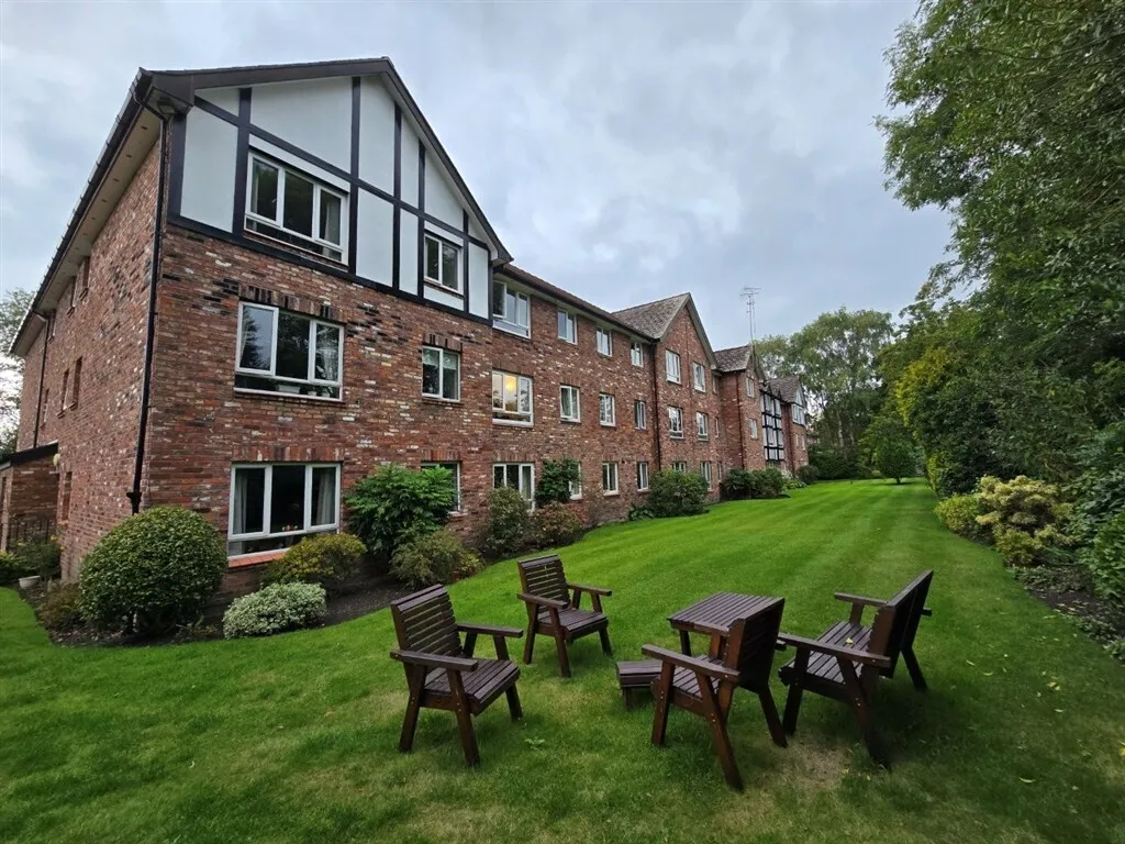 1 bed flat for sale — Grove Avenue, WILMSLOW