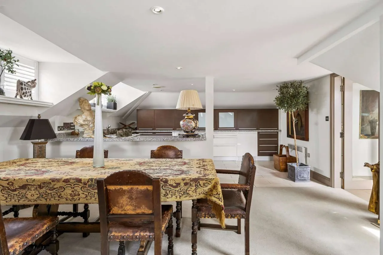 Lypiatt Road, Cheltenham, Gloucestershire, GL50 2QJ, photo 2