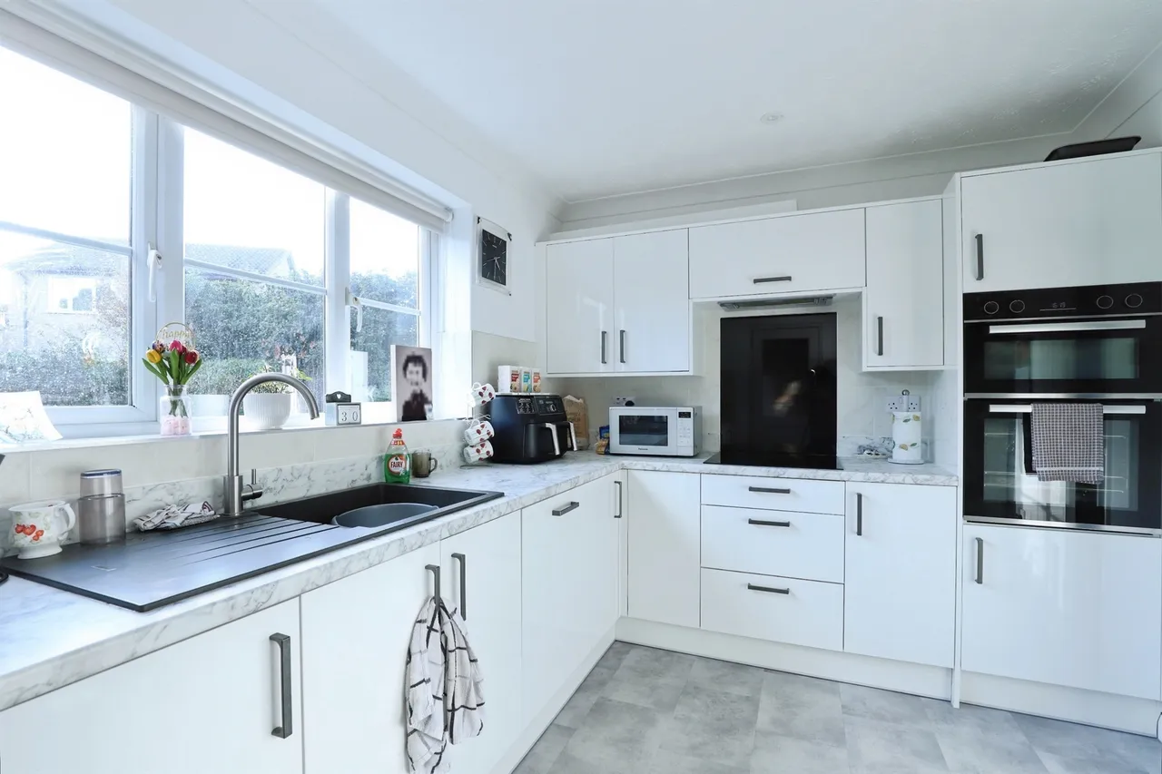 Beech Avenue, Bourne, PE10, photo 2