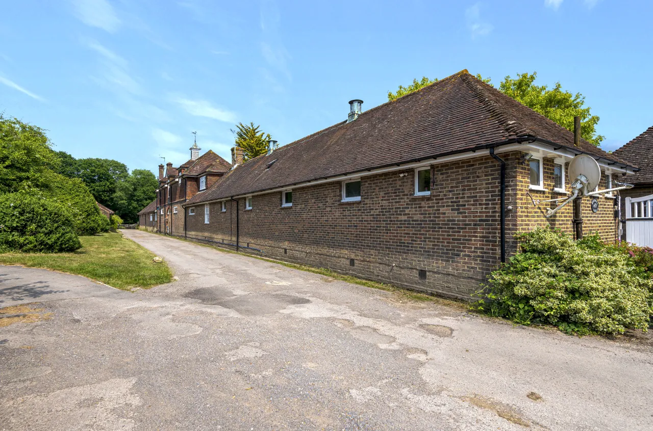 Homestall Lane, Ashurst Wood, East Grinstead, West Sussex, RH19 3PH, photo 36