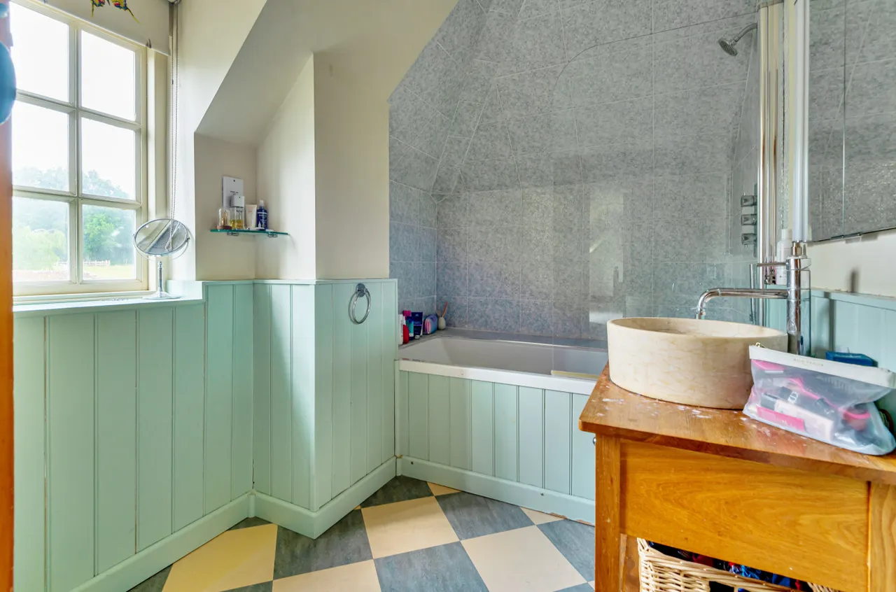 Homestall Lane, Ashurst Wood, East Grinstead, West Sussex, RH19 3PH, photo 13