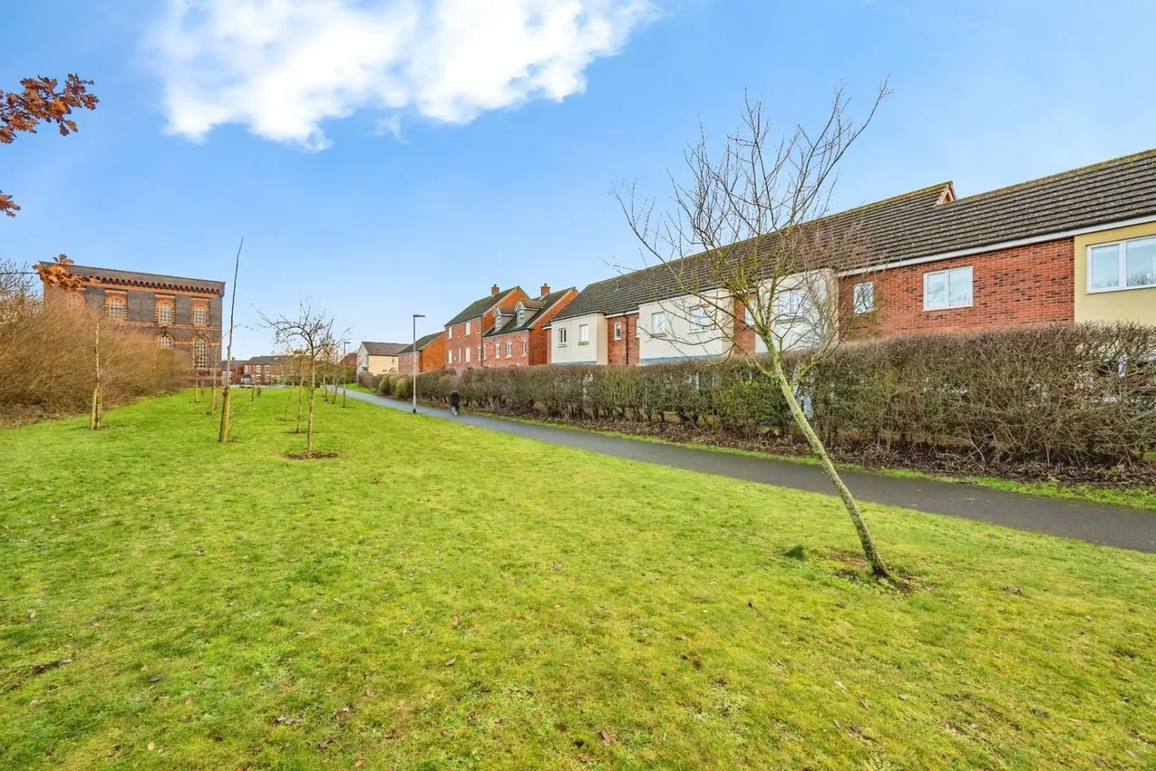 2 bed house for sale — Armada Close, Lichfield