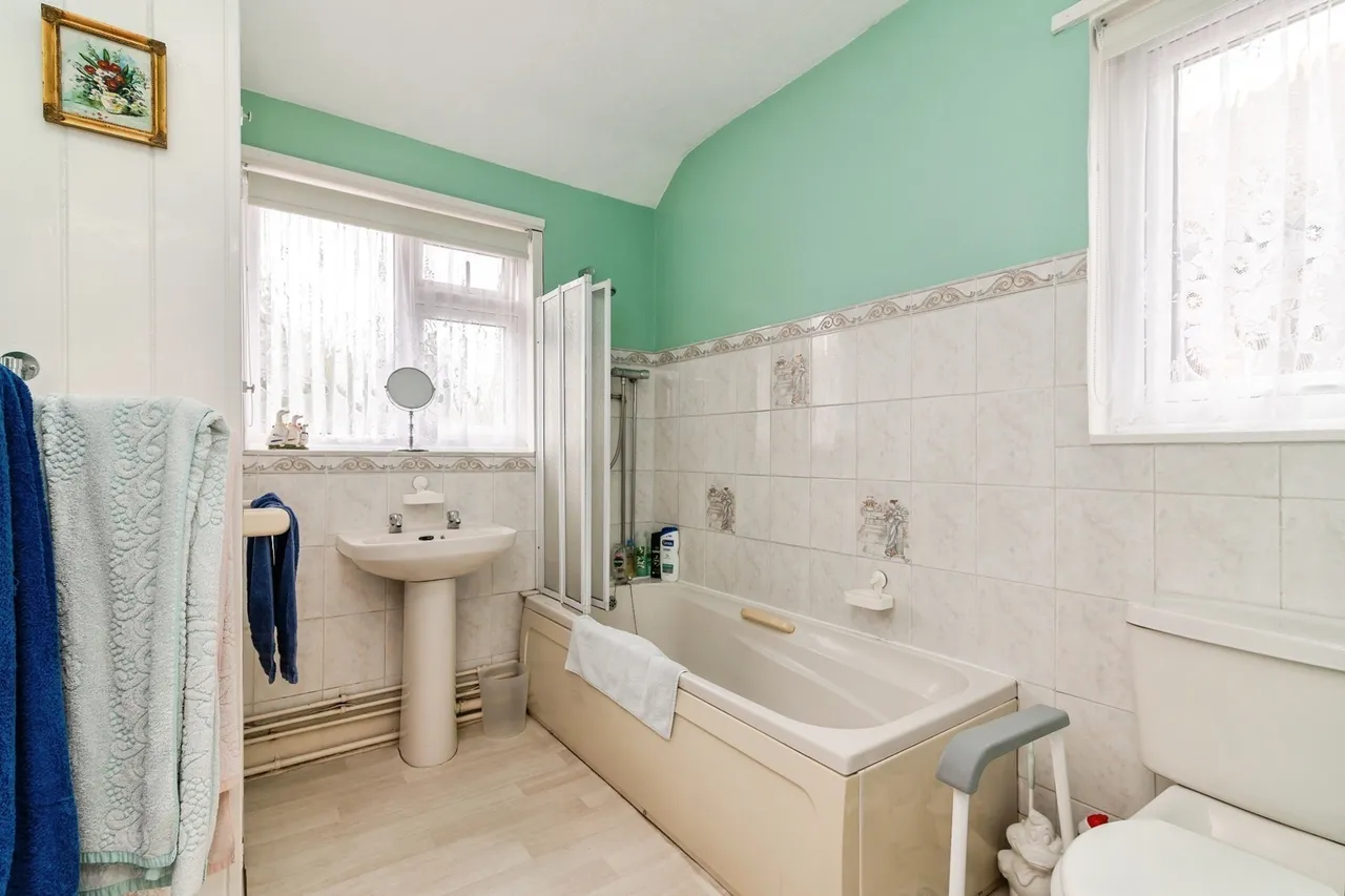 Barlock Road, NOTTINGHAM, Nottinghamshire, NG6, photo 13