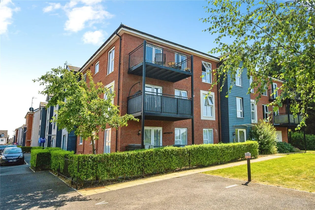 2 bed flat for sale — Tilling Green, Dunstable, Bedfordshire, LU5