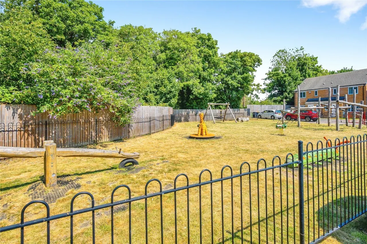 Tilling Green, Dunstable, Bedfordshire, LU5, photo 13