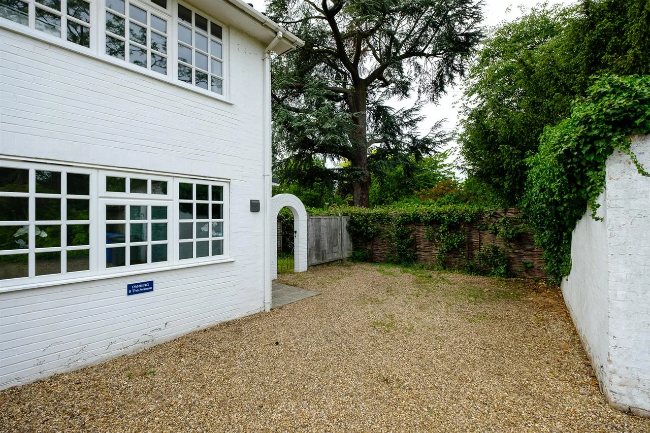 2 bed flat for sale — The Avenue, Datchet, Slough, Berkshire, SL3 9DQ