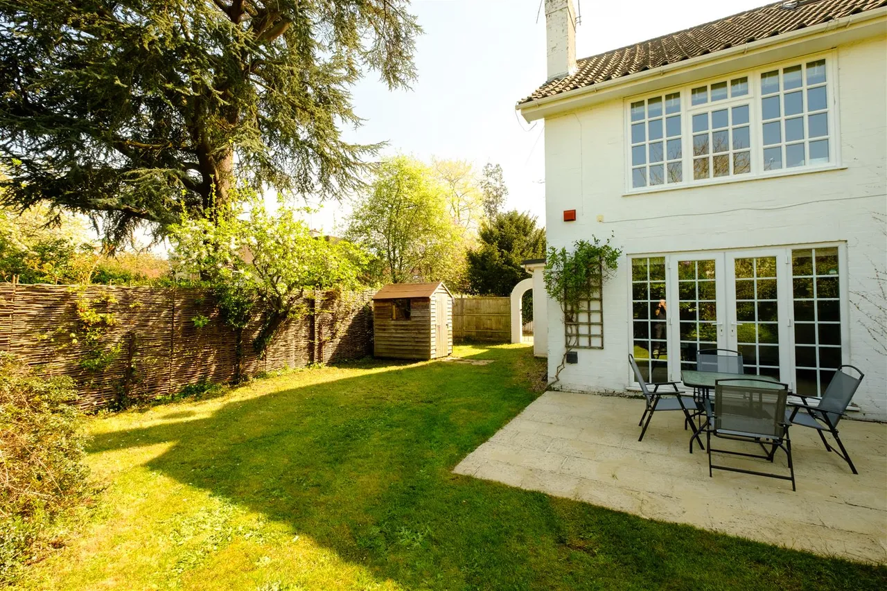 The Avenue, Datchet, Slough, Berkshire, SL3 9DQ, photo 11