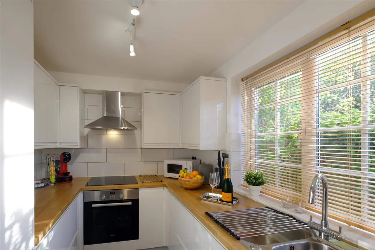 The Avenue, Datchet, Slough, Berkshire, SL3 9DQ, photo 7