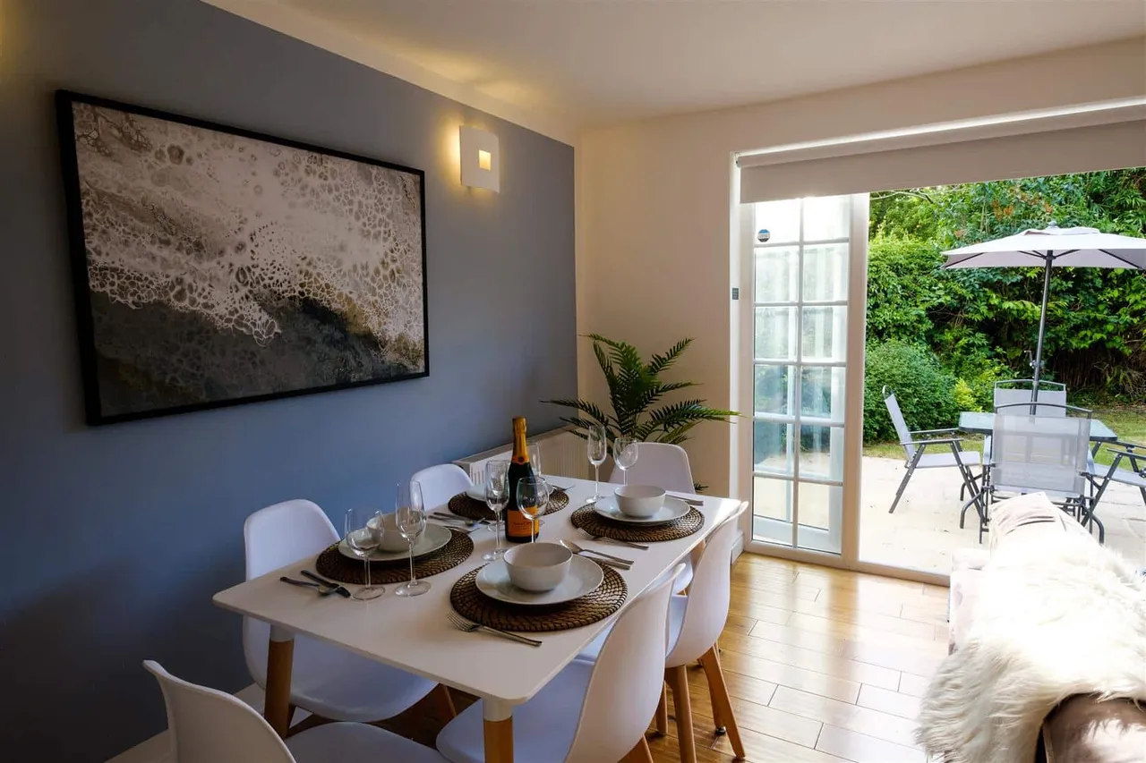 The Avenue, Datchet, Slough, Berkshire, SL3 9DQ, photo 6