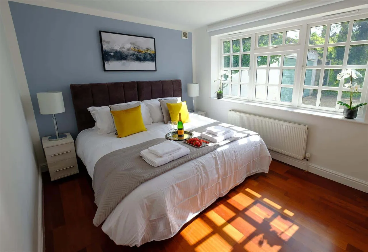 The Avenue, Datchet, Slough, Berkshire, SL3 9DQ, photo 8