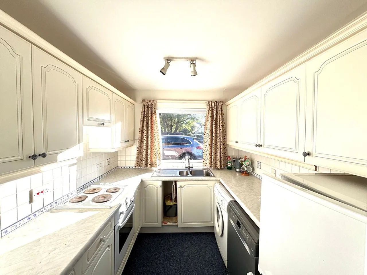 Fairhaven Court, Fairhaven Surrey Egham, TW20, photo 4