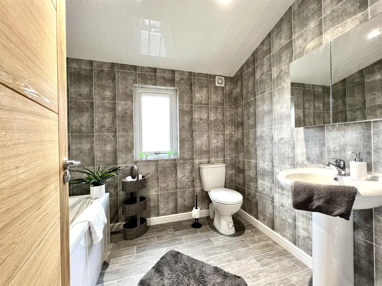 Cot Castle Park, Stonehouse, Larkhall, ML9 3PA, photo 6
