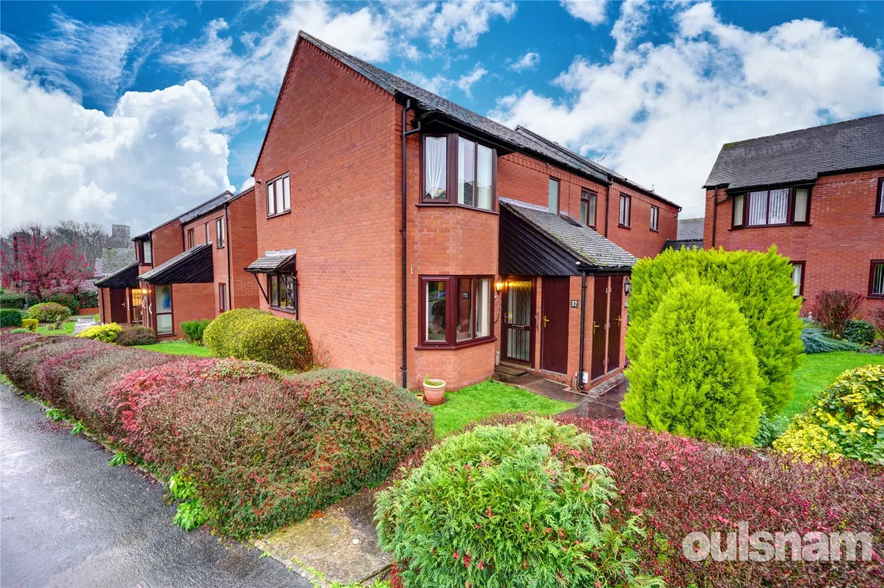 2 bed flat for sale — St. Georges Crescent, Droitwich, Worcestershire, WR9 8HJ