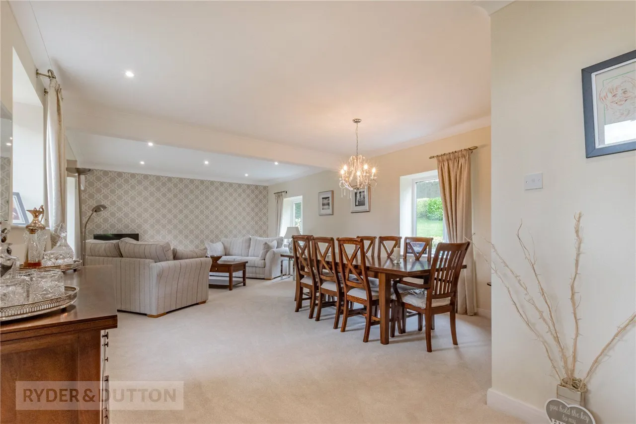 Oldham Road, Grasscroft, OL4, photo 7