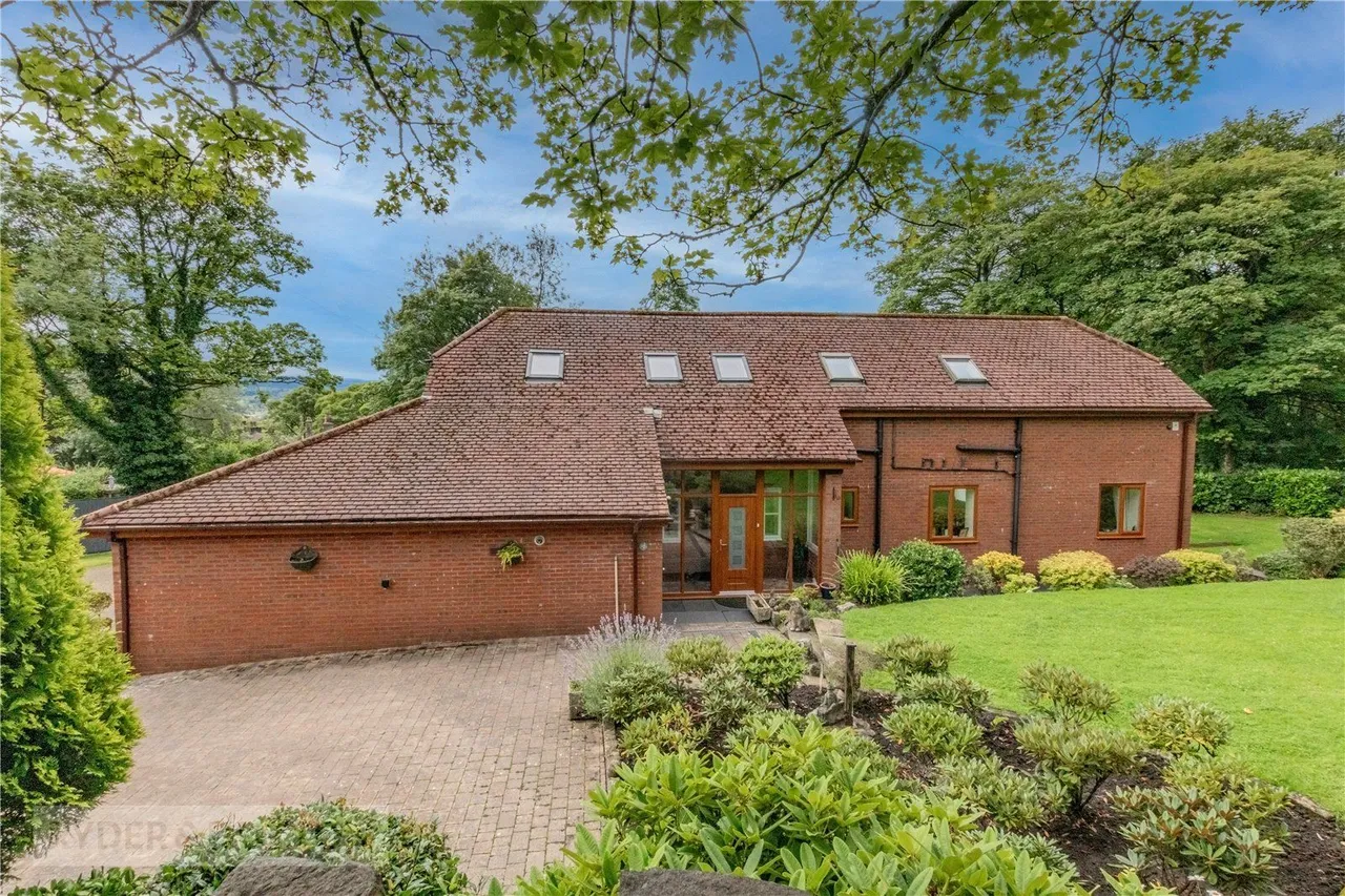 Oldham Road, Grasscroft, OL4, photo 3