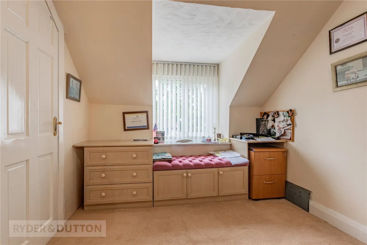 Oldham Road, Grasscroft, OL4, photo 30