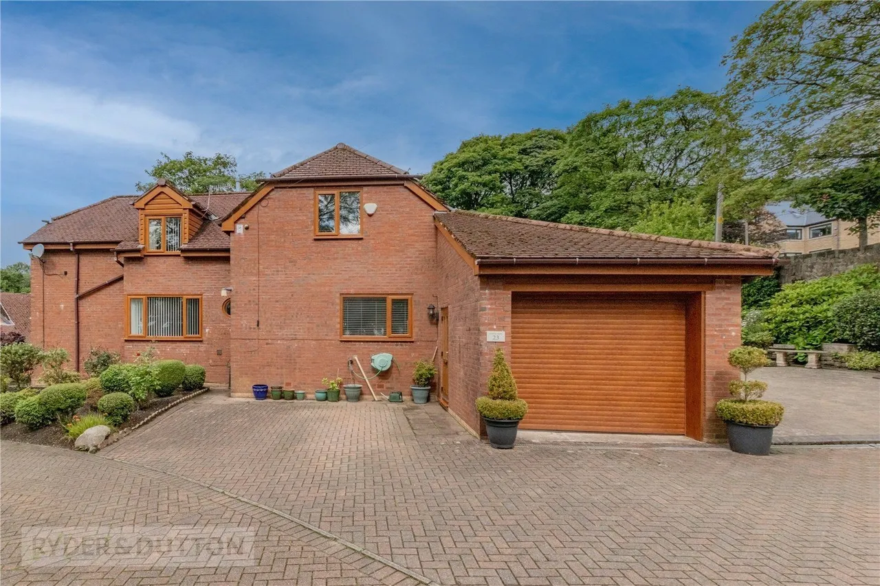 Oldham Road, Grasscroft, OL4, photo 33