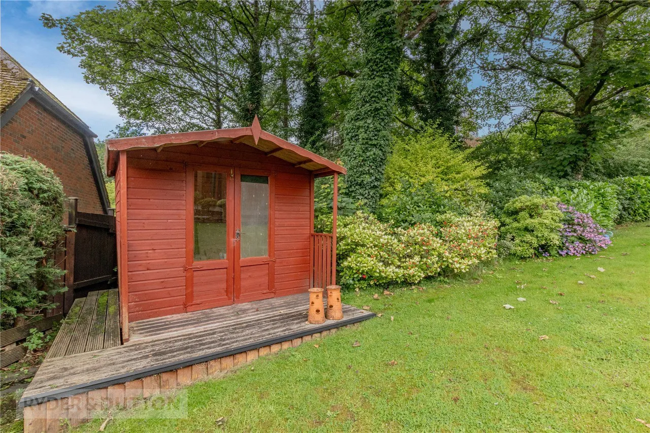Oldham Road, Grasscroft, OL4, photo 38