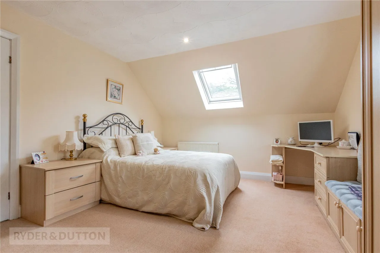 Oldham Road, Grasscroft, OL4, photo 26