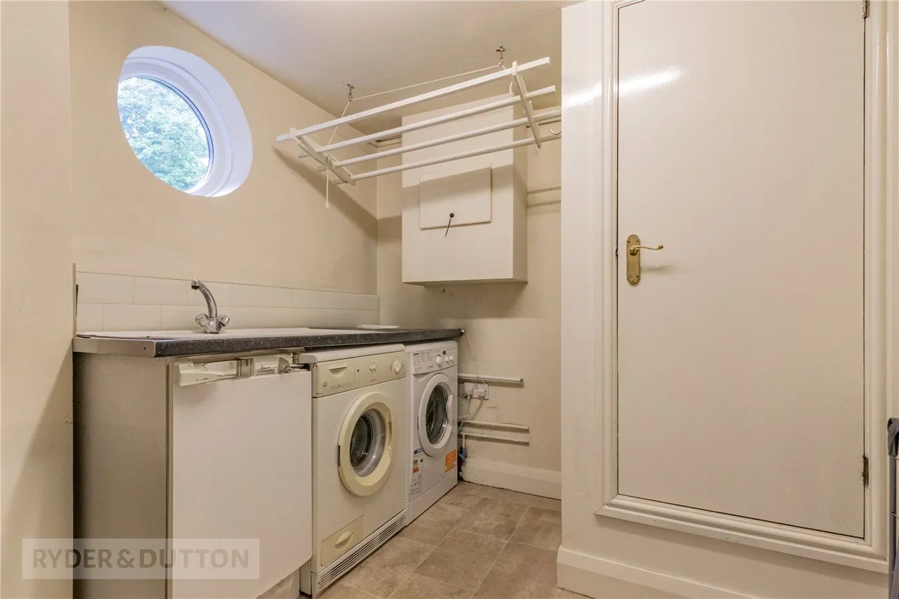 Oldham Road, Grasscroft, OL4, photo 13