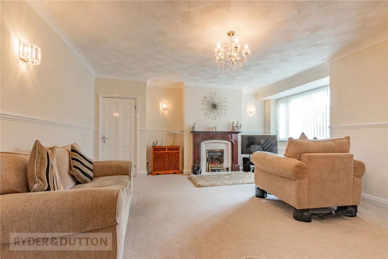 Oldham Road, Grasscroft, OL4, photo 17