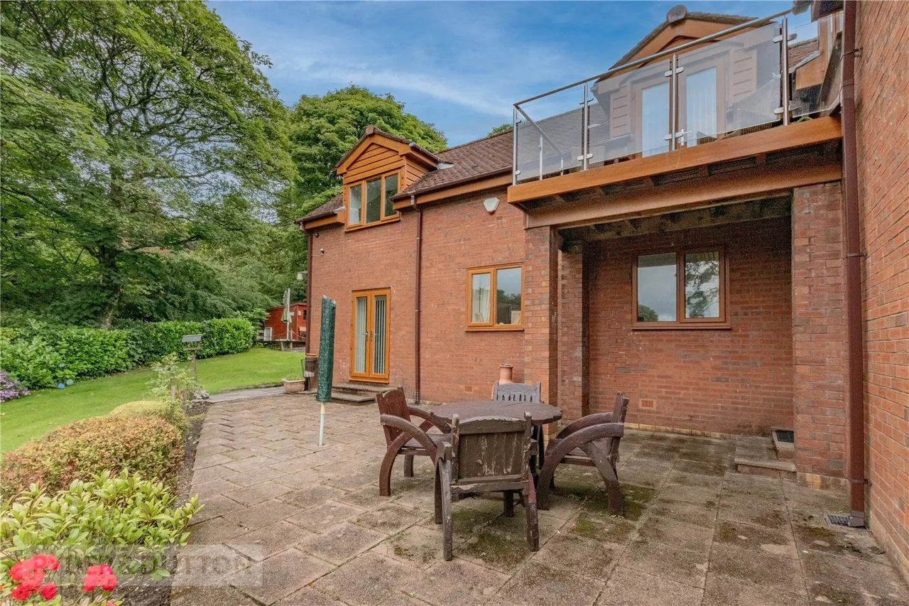 Oldham Road, Grasscroft, OL4, photo 35