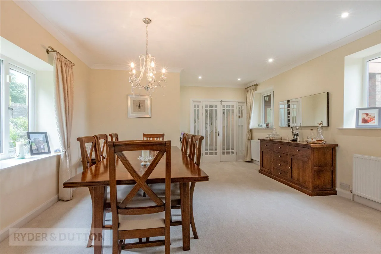 Oldham Road, Grasscroft, OL4, photo 8