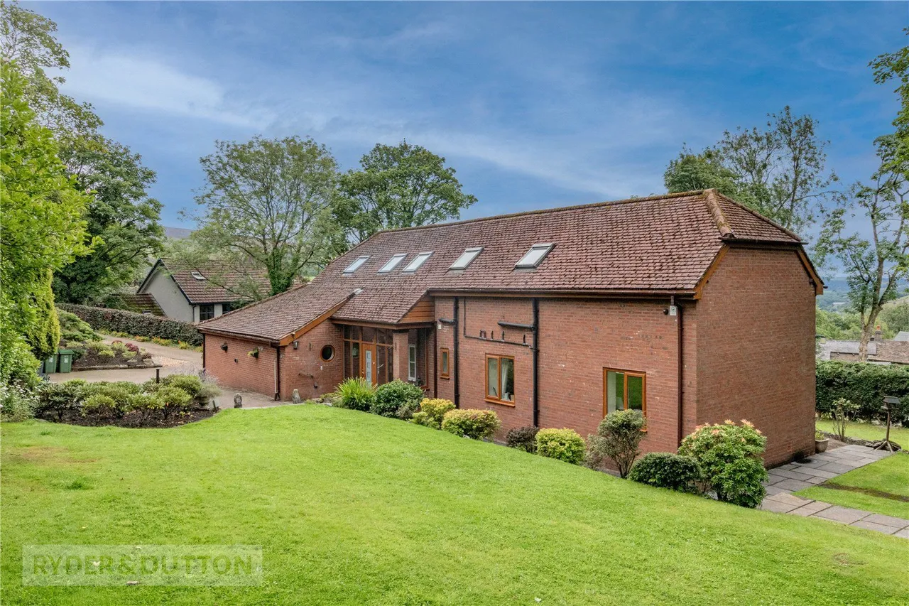 4 bed house for sale, Oldham Road, Grasscroft, OL4