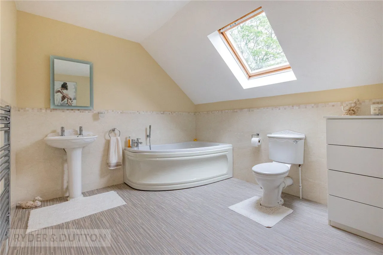 Oldham Road, Grasscroft, OL4, photo 31