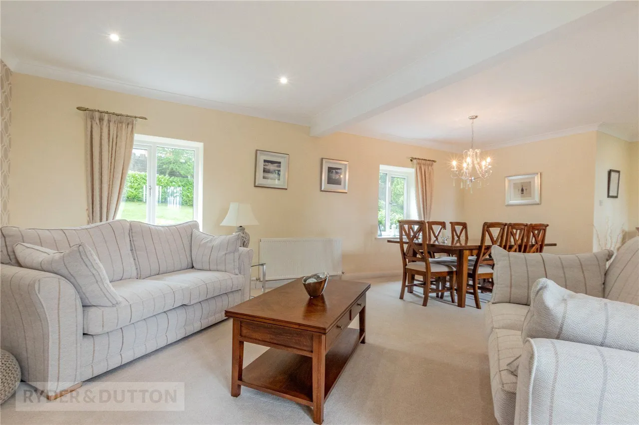 Oldham Road, Grasscroft, OL4, photo 6
