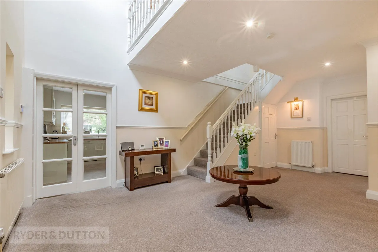 Oldham Road, Grasscroft, OL4, photo 5