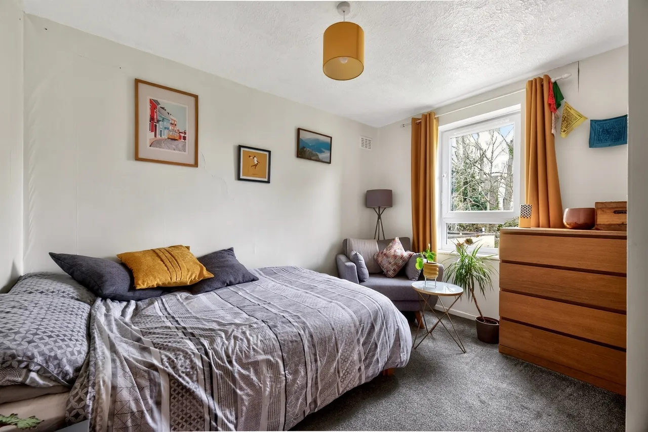 Frimley Close, London, photo 5