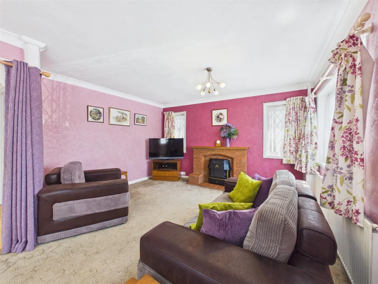Pield Heath Road, Uxbridge, UB8 3NQ, photo 2