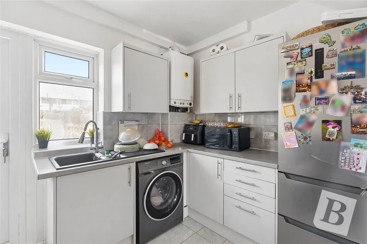 Rowdowns Road, Dagenham, RM9, photo 4