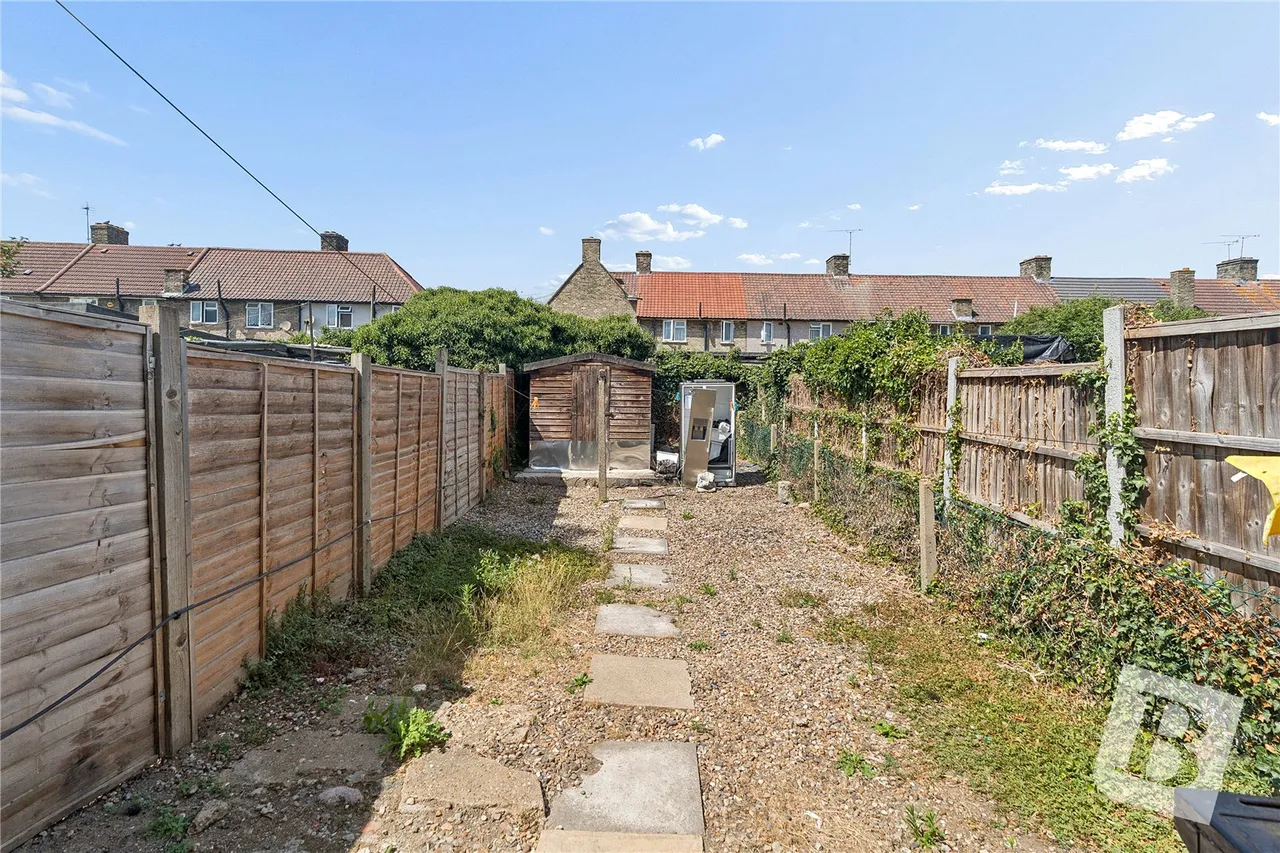 Rowdowns Road, Dagenham, RM9, photo 11