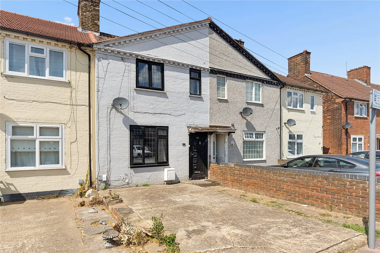 3 bed house for sale — Rowdowns Road, Dagenham, RM9