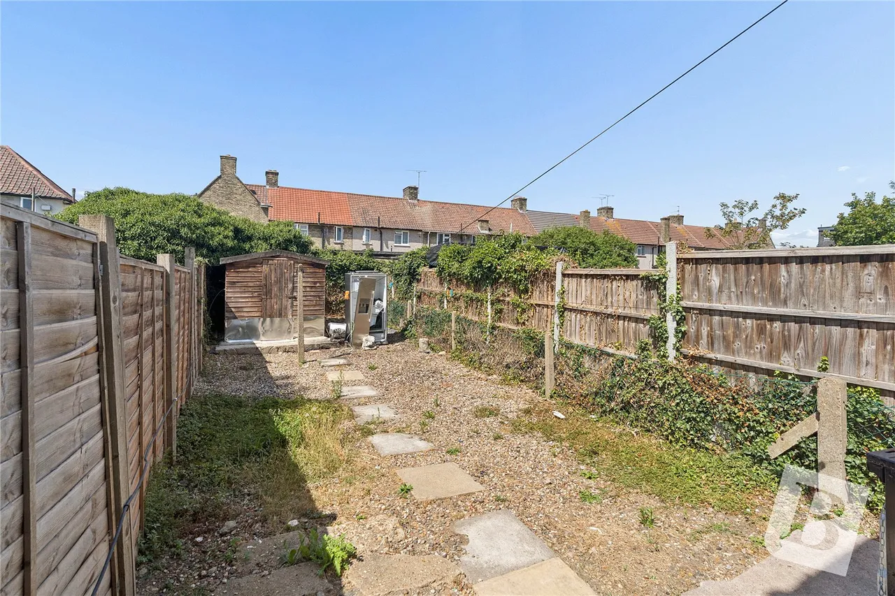 Rowdowns Road, Dagenham, RM9, photo 10