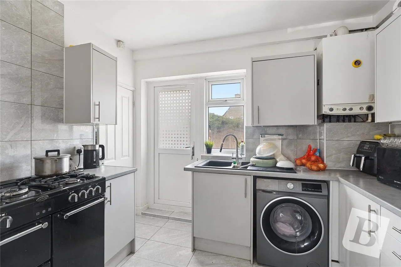 Rowdowns Road, Dagenham, RM9, photo 5