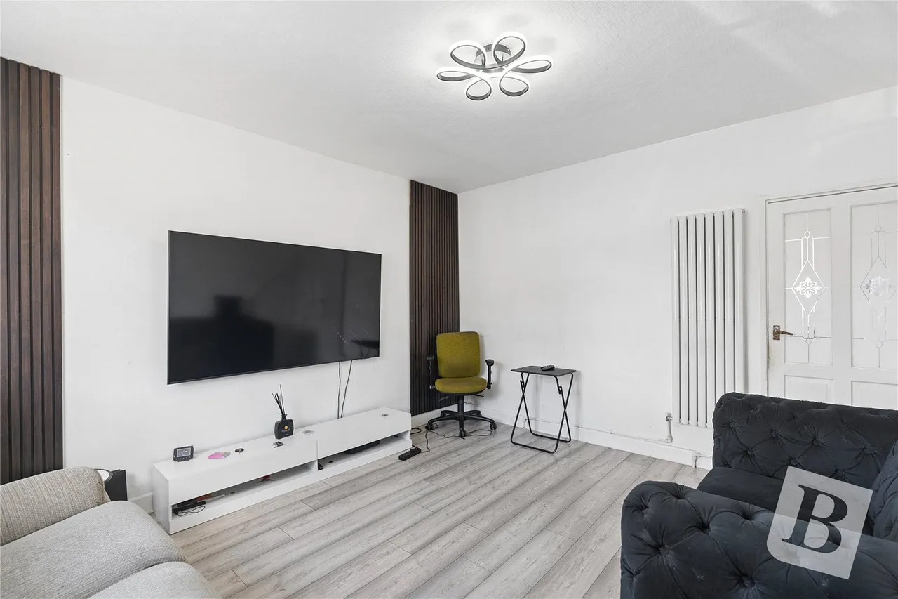 Rowdowns Road, Dagenham, RM9, photo 3