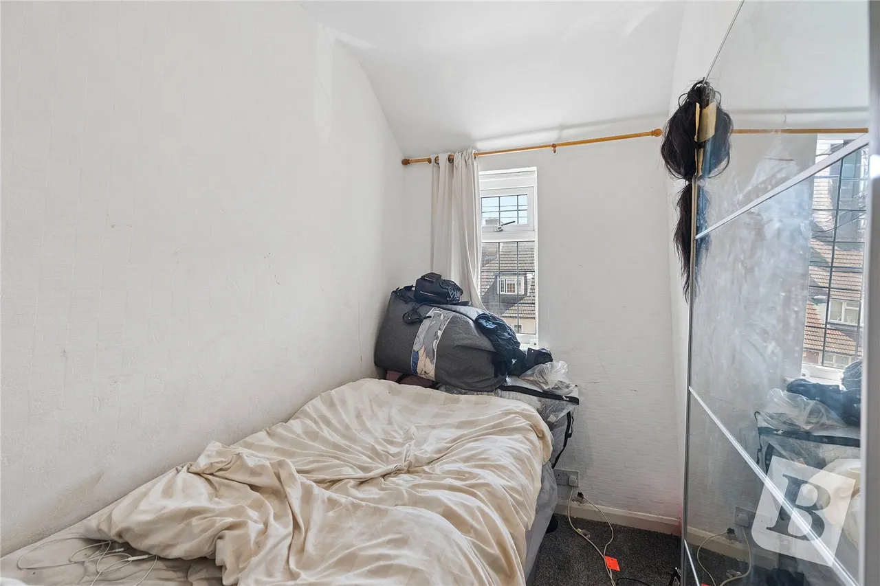 Rowdowns Road, Dagenham, RM9, photo 8