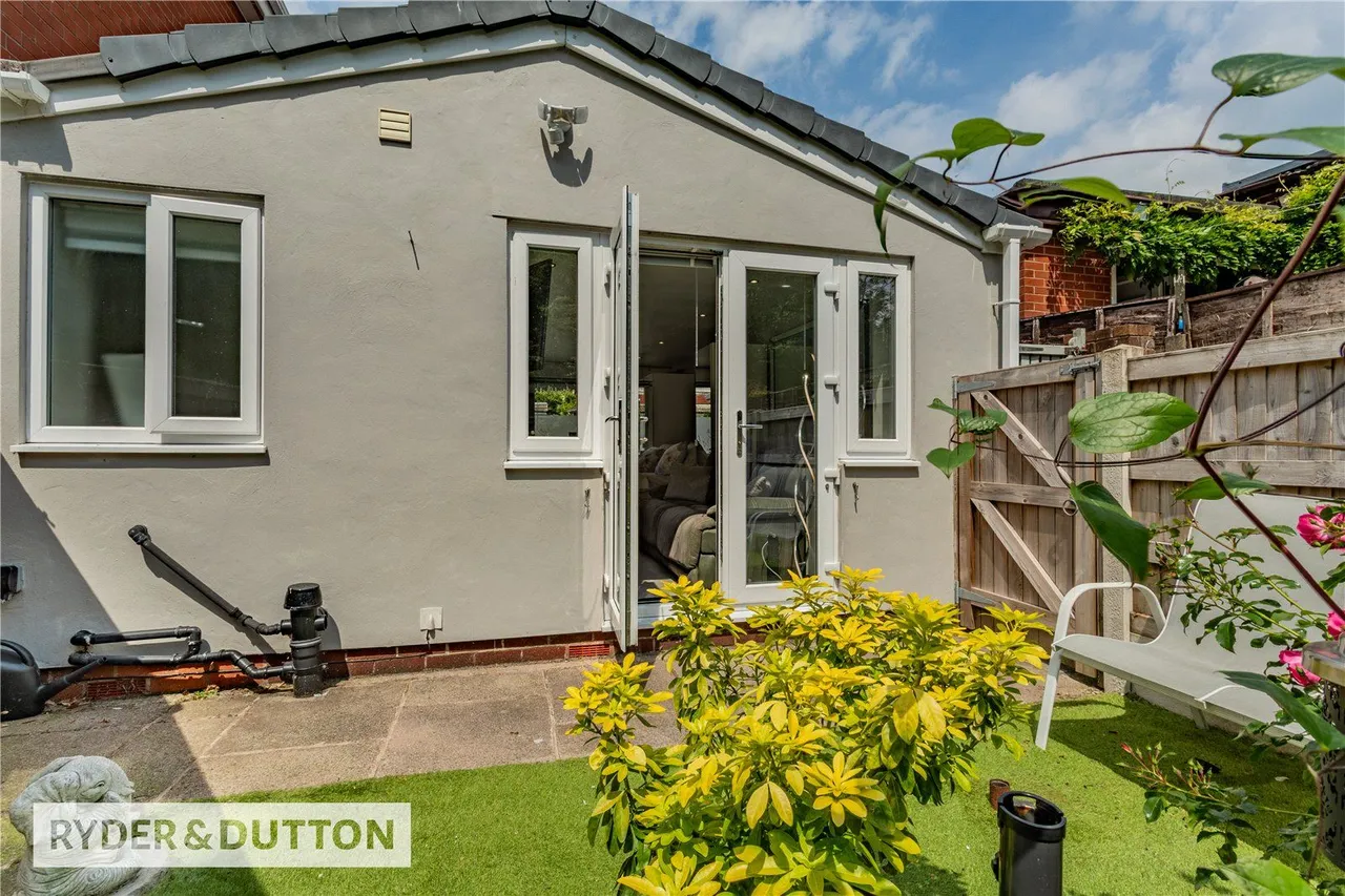 Chiltern Drive, Royton, OL2, photo 17