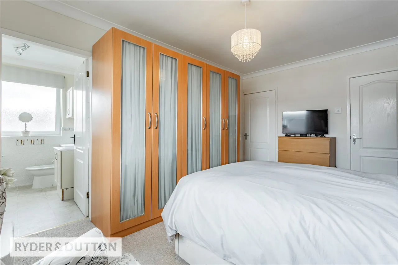 Chiltern Drive, Royton, OL2, photo 11