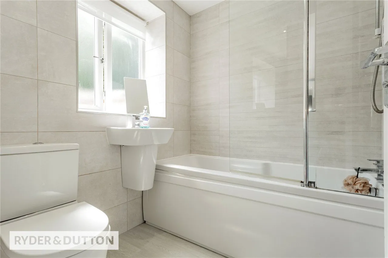 Chiltern Drive, Royton, OL2, photo 15